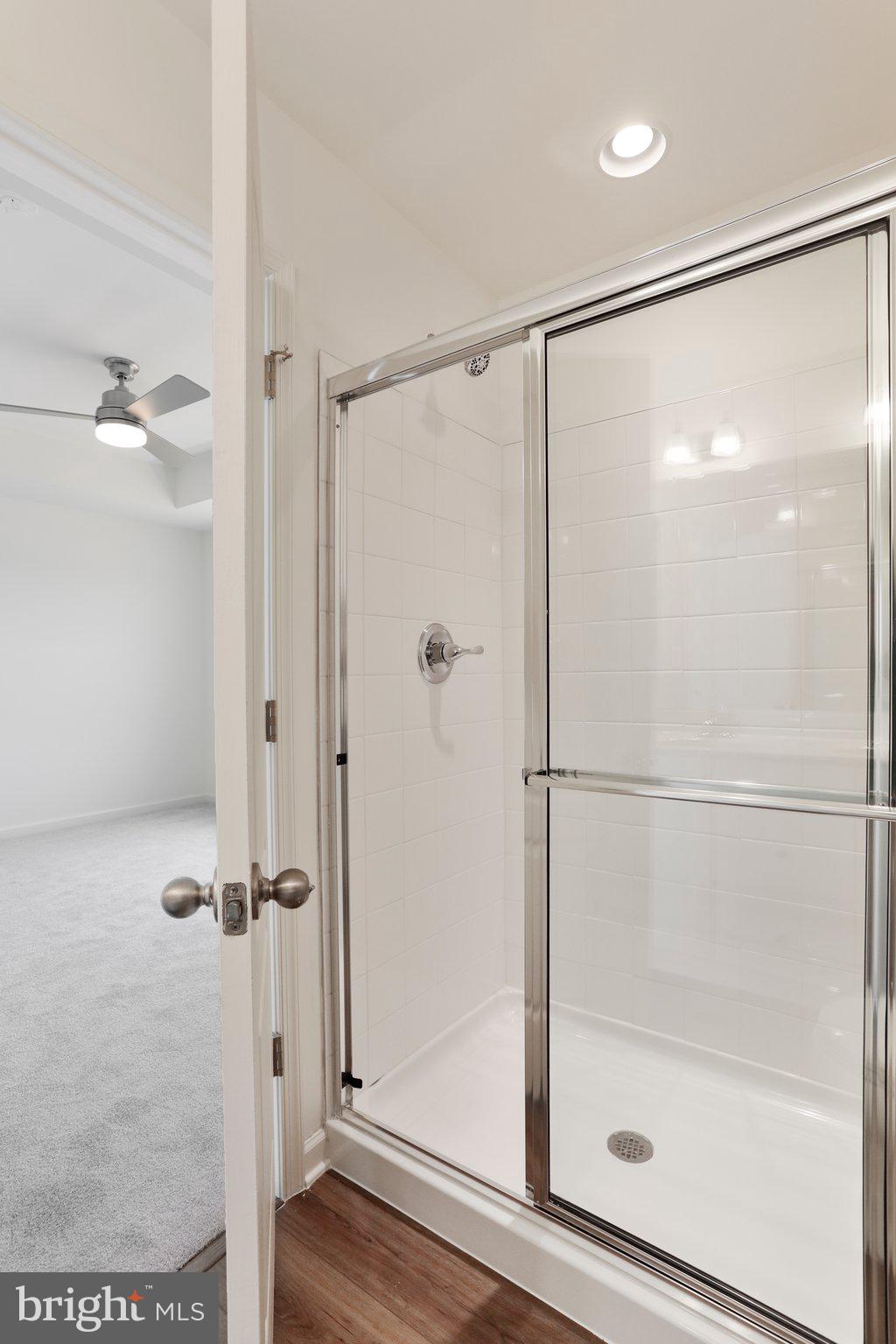 OVERLOOK AT RIVERSIDE TOWNHOMES - Residential Lease