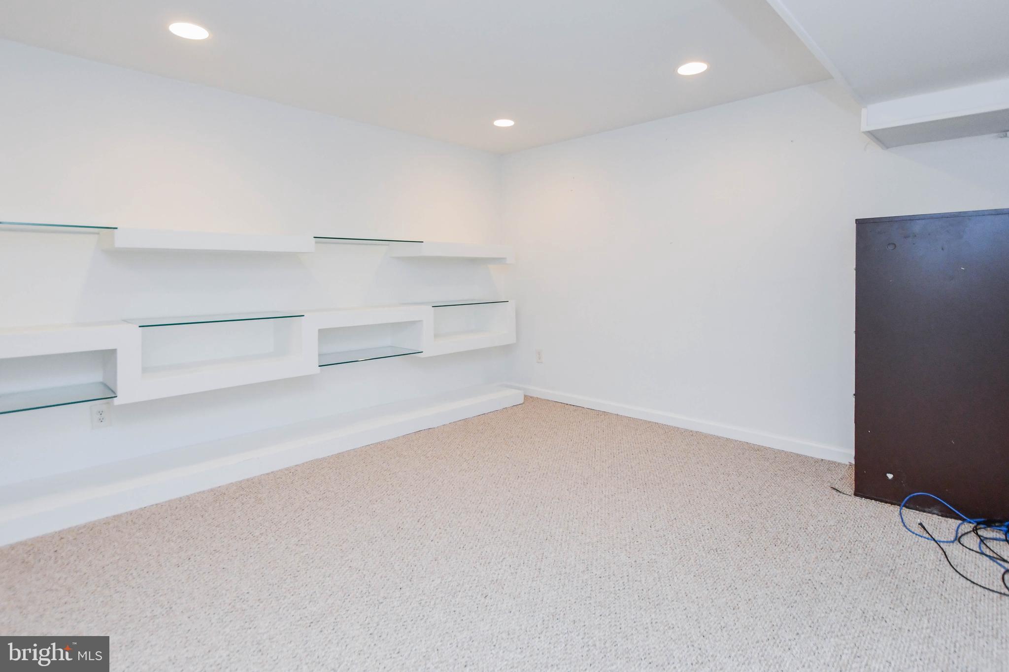 GLENARDEN WOODS - Residential