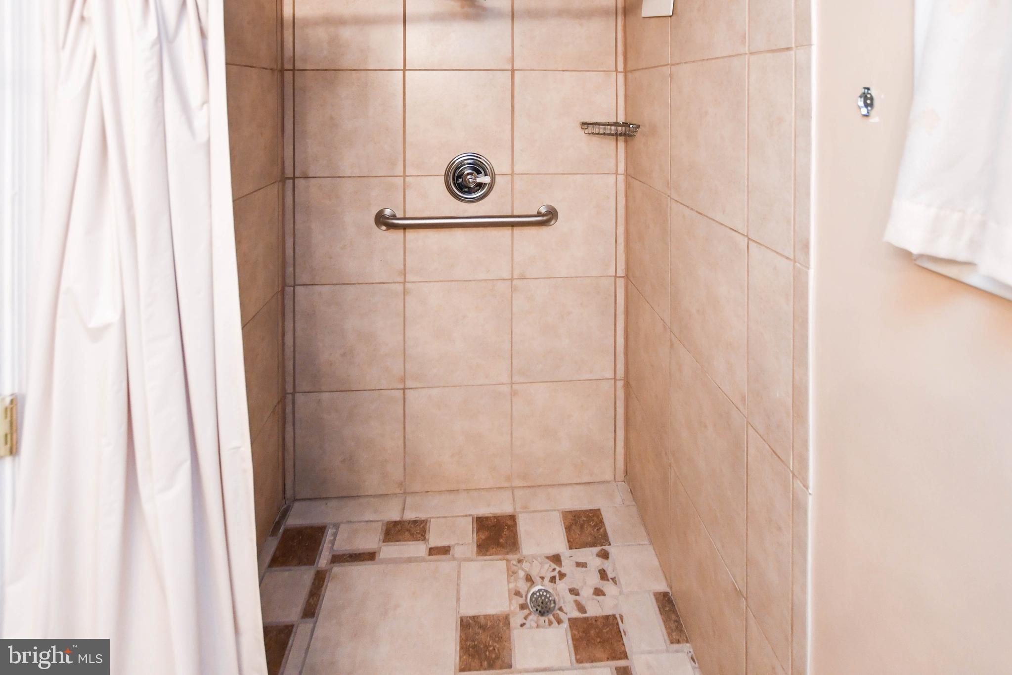 GLENARDEN WOODS - Residential