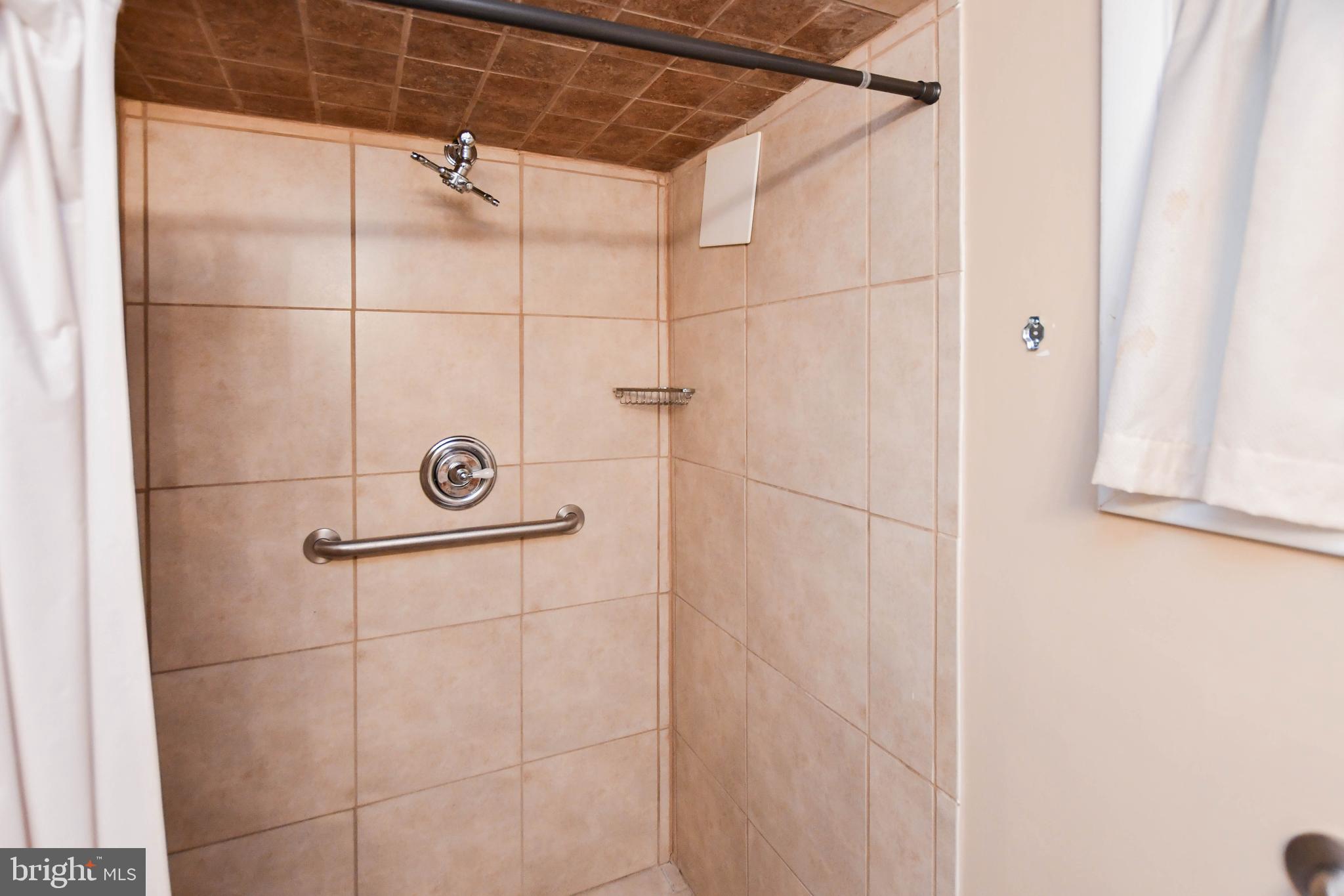 GLENARDEN WOODS - Residential