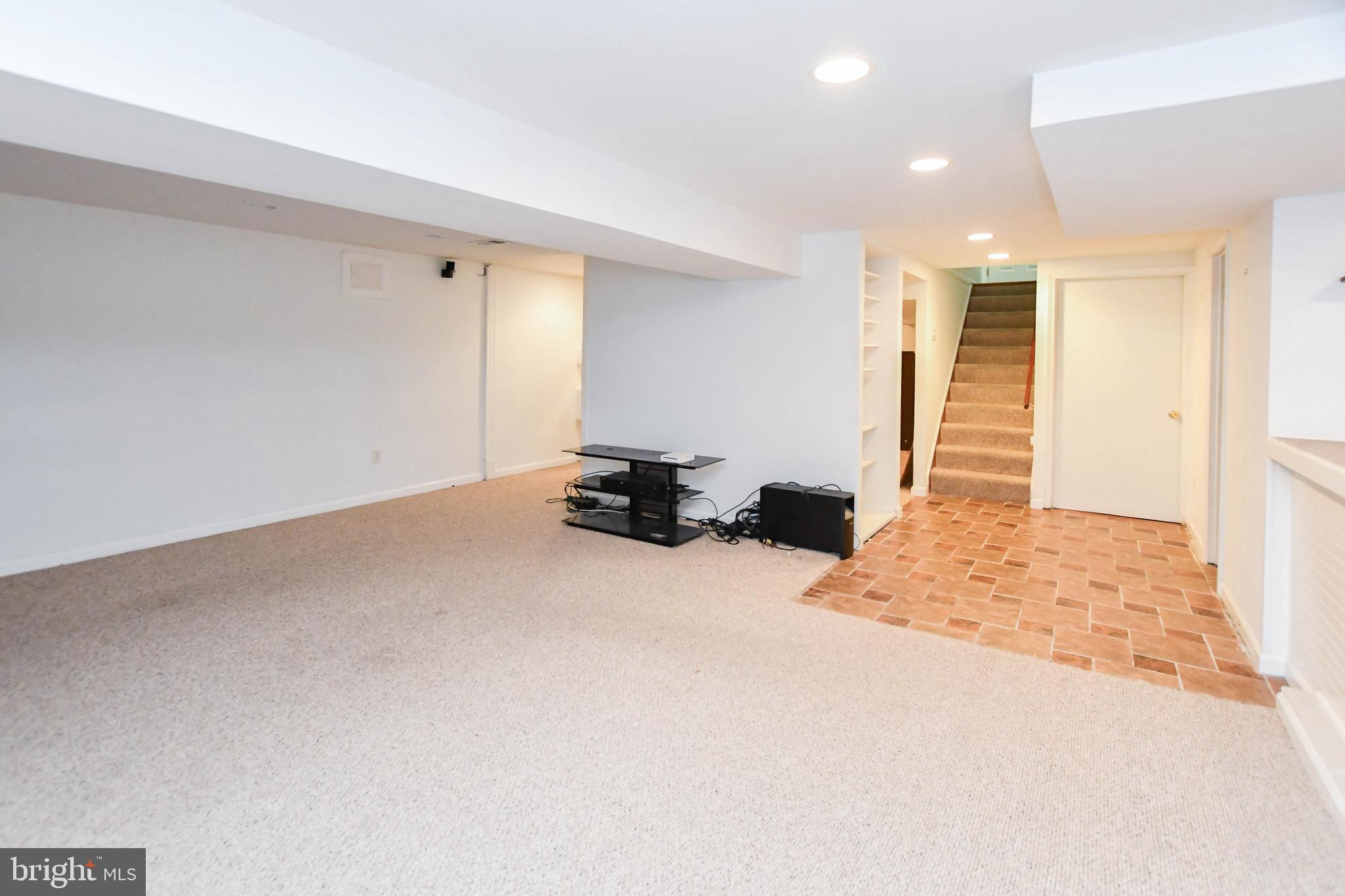 GLENARDEN WOODS - Residential