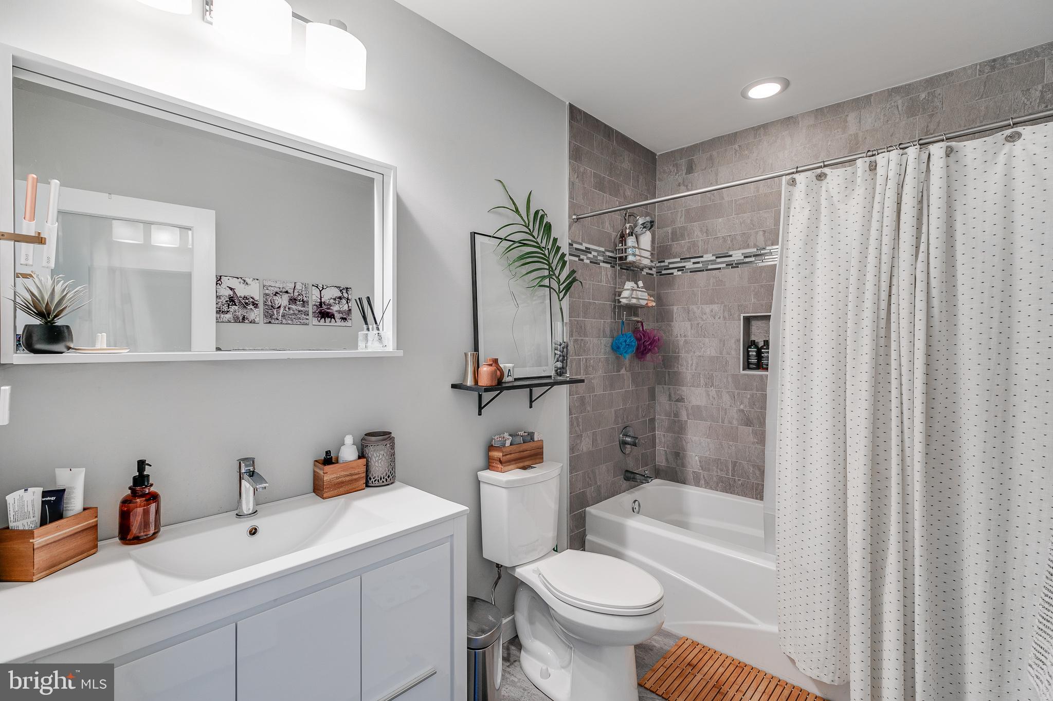 FRANCISVILLE - Residential