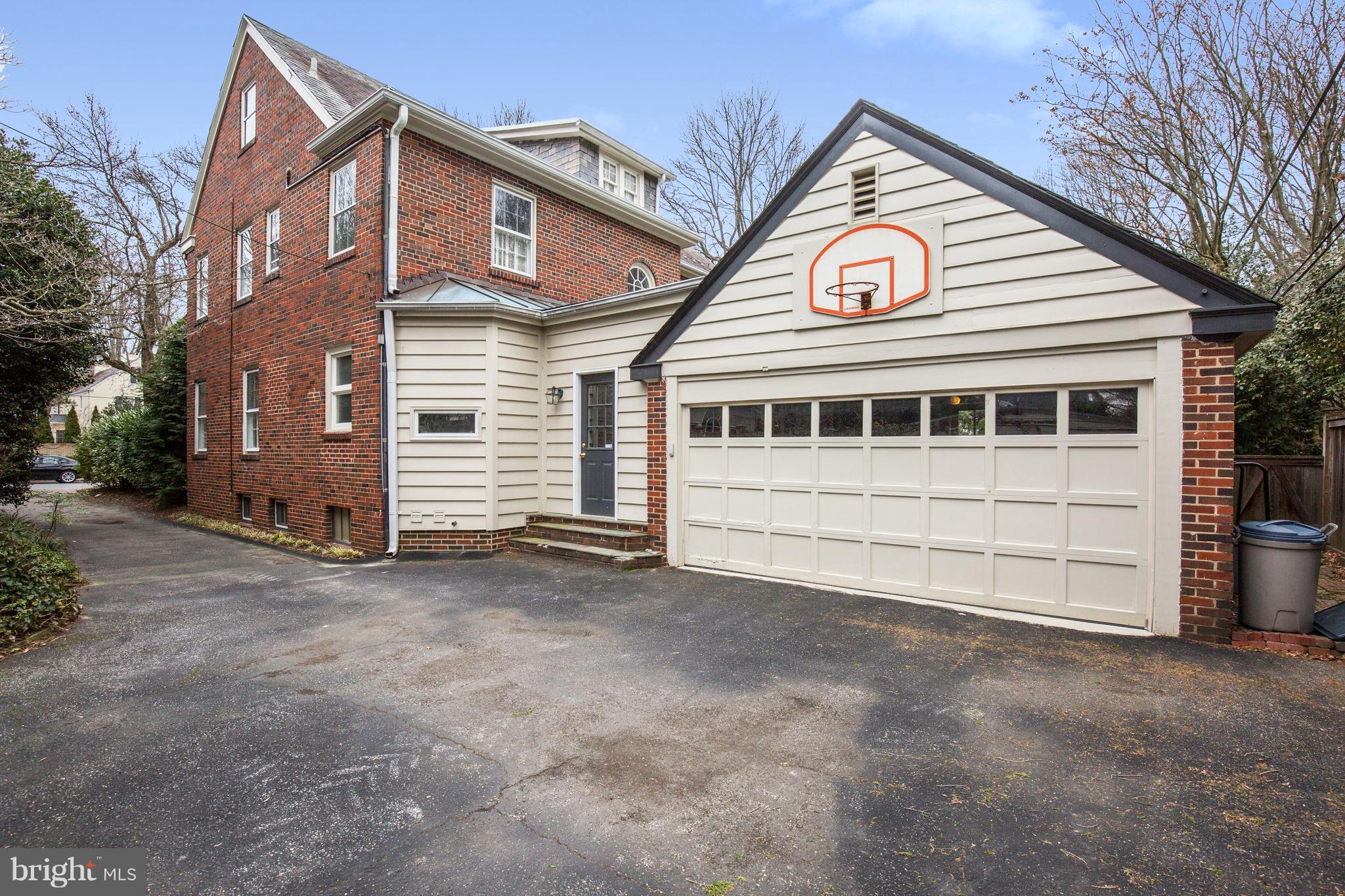 CHEVY CHASE VILLAGE - Residential