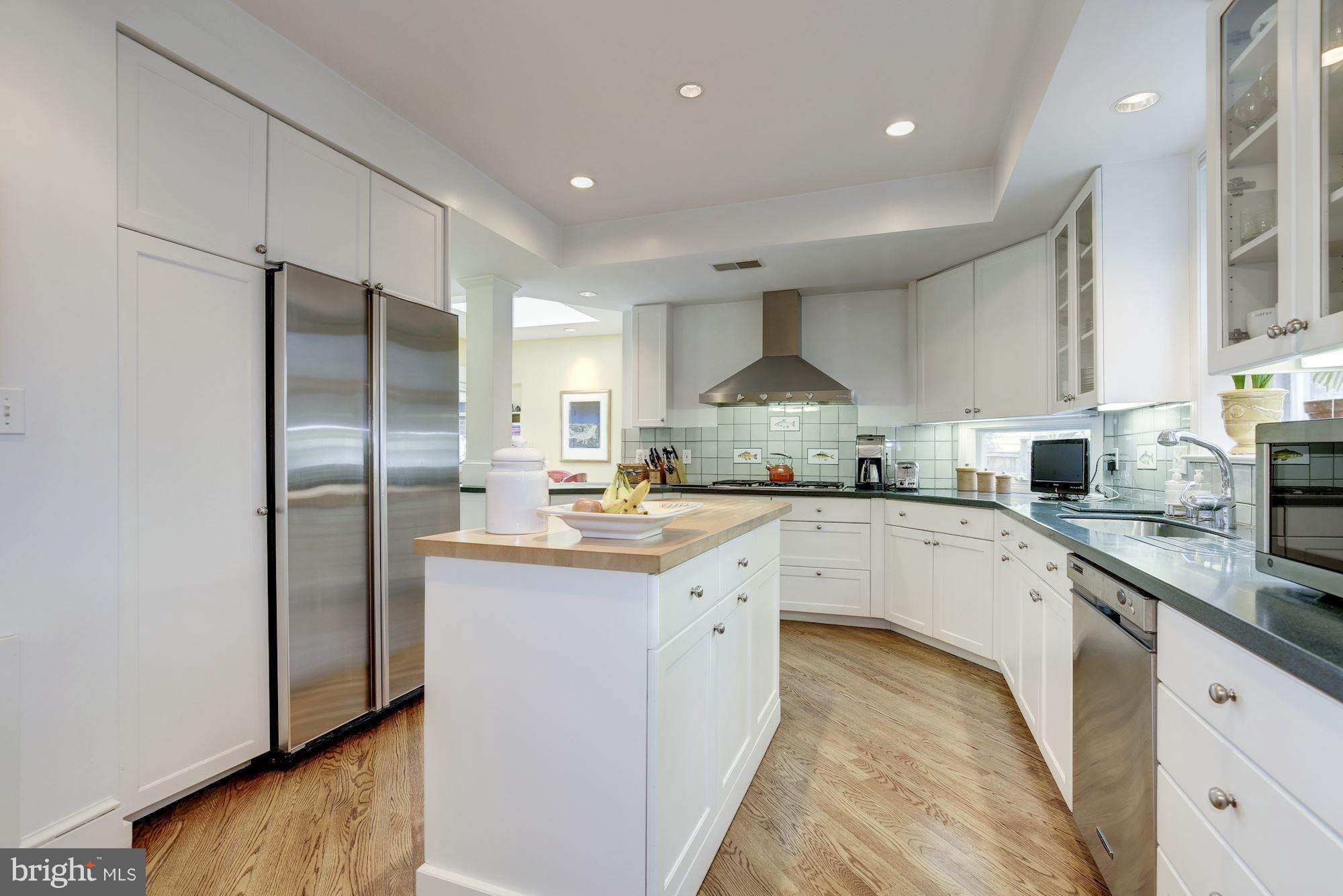 CHEVY CHASE VILLAGE - Residential