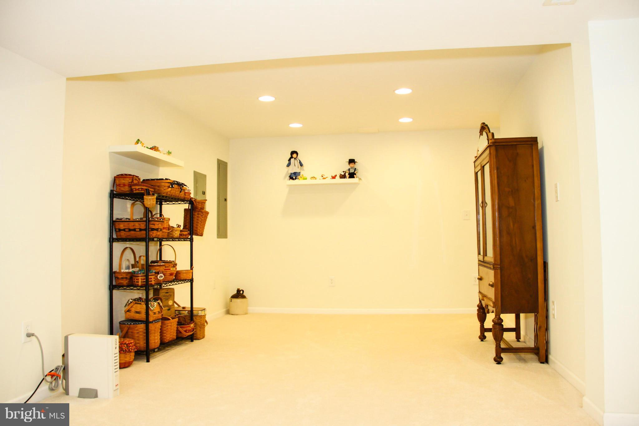 SPRUCE HILL ESTATES - Residential