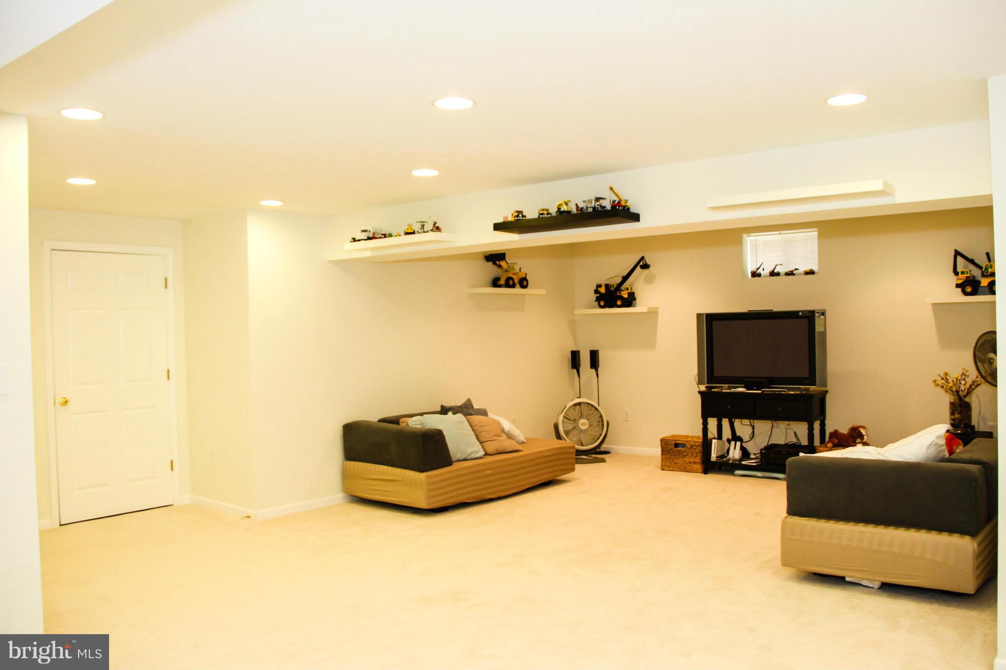 SPRUCE HILL ESTATES - Residential