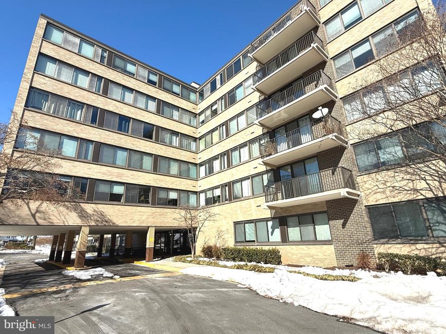 Prime location, top-floor condo, 2-bedroom, 1 full bath in a private community. Modern and spacious. Wood flooring and recessed lighting. The condo fee covers all utilities and management, as well as access to an exercise room. Just blocks to East Falls Church Metro—convenient locations, close to schools, shopping, and restaurants.