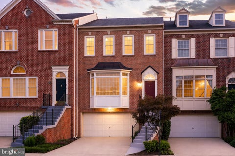 Photo of 8505 Westown Way, VIENNA, VA 22182 (MLS # VAFX2338432)