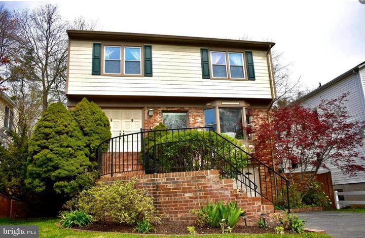 The house is available 9/1/2025.
Welcome to this beautiful home in the prime location of Mclean!! It's quiet neighborhood with top school system(Langley high, Cooper middle, Churchill elementary) This house charm and updates. 4br and 3.1 ba home is spacious family room with hardwood floor and natural light through the large bay window. The upgraded kitchen is open to the living room with the custom brick fireplace. Upstairs 3bedroom is spacious and updated bathroom , walking closet, laundry room. The walkout basement is wide open entertaining space for your family and friend with 4th bedroom, full bath. Also backyard is great size with full privacy fence for enjoying quiet evenings outdoors.
Just minutes from Tyson corner, downtown Mclean, easy access to I-495, DC, Dulles airport and much more.