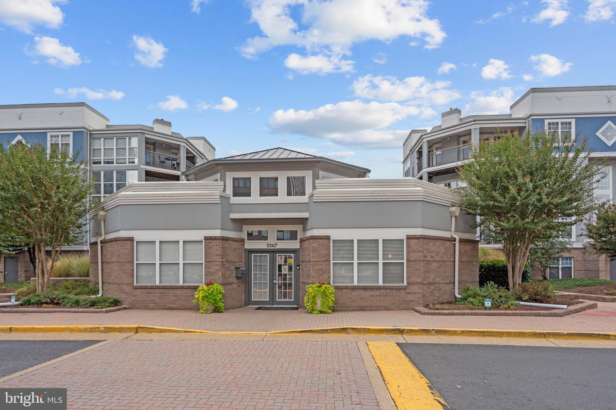 SAVOY PARK CONDOMINIUMS - Residential