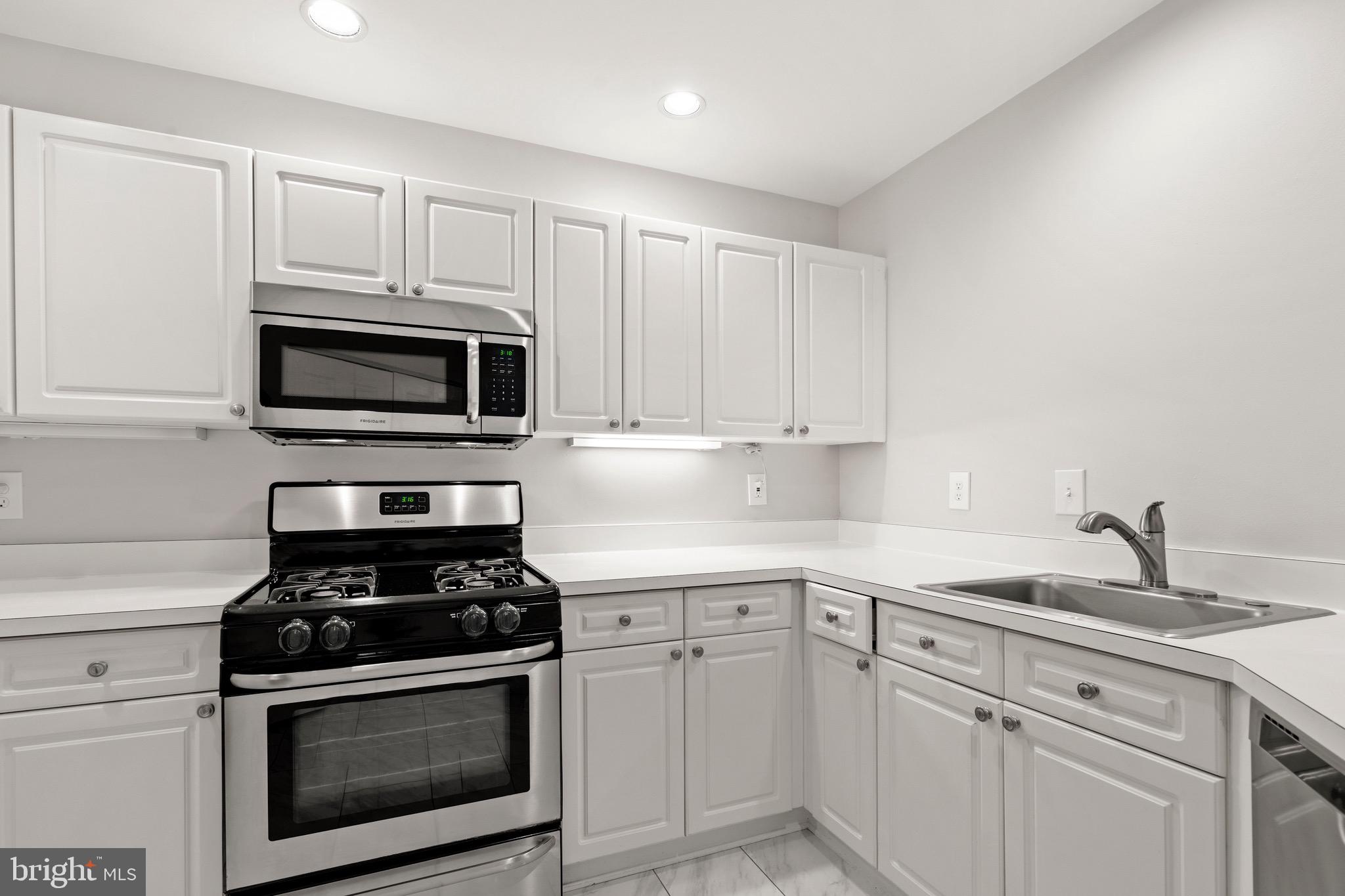 SAVOY PARK CONDOMINIUMS - Residential