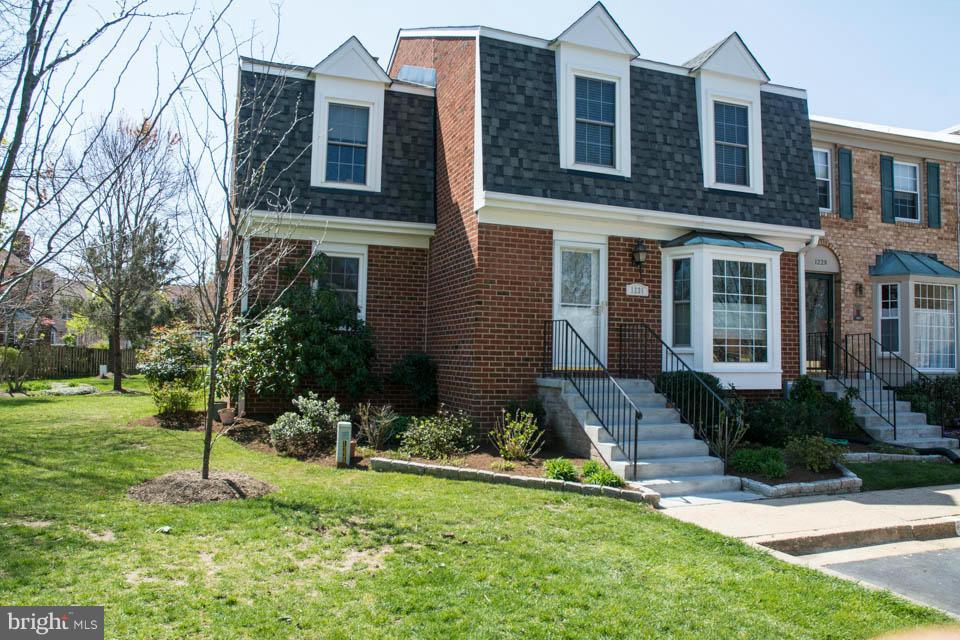 OPEN HOUSE: SUNDAY, MAY 1ST; 12PM-2PM. Beautiful 3 story end unit townhouse with bump out! French doors to patio with beautiful landscaping, fenced yard. Great for entertaining! New counter tops, cabinets. Some upgrades....new ceramic tile in bath. Great family room in basement with fireplace. Plenty of storage! Pool Membership Available. Your buyers will not be disappointed...
