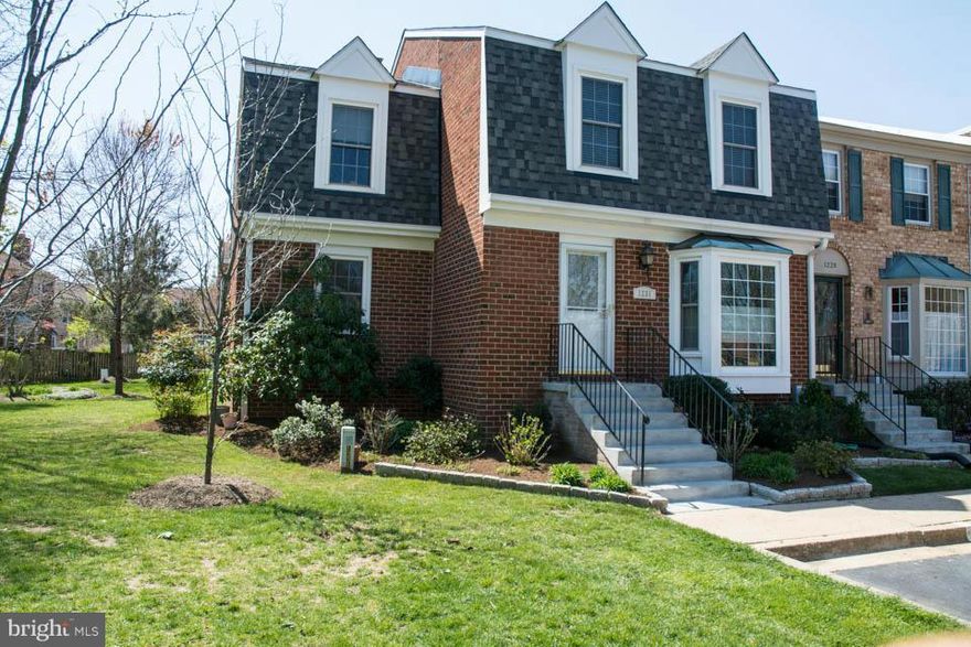 OPEN HOUSE: SUNDAY, MAY 1ST; 12PM-2PM.  Beautiful 3 story end unit townhouse with bump out! French doors to patio with beautiful landscaping, fenced yard.  Great for entertaining! New counter tops, cabinets.  Some upgrades....new ceramic tile in bath. Great family room in basement with fireplace.  Plenty of storage!  Pool Membership Available. Your buyers will not be disappointed...