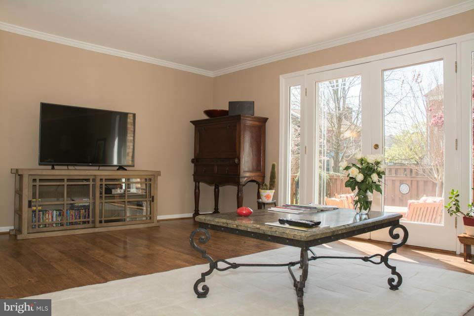 BAY HILLS - Residential