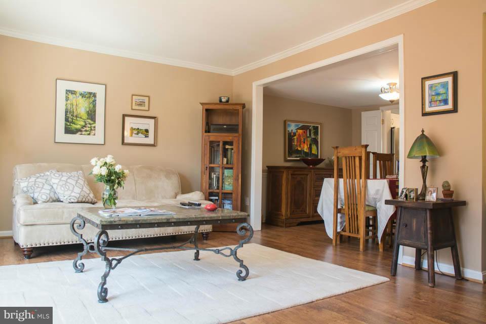 BAY HILLS - Residential