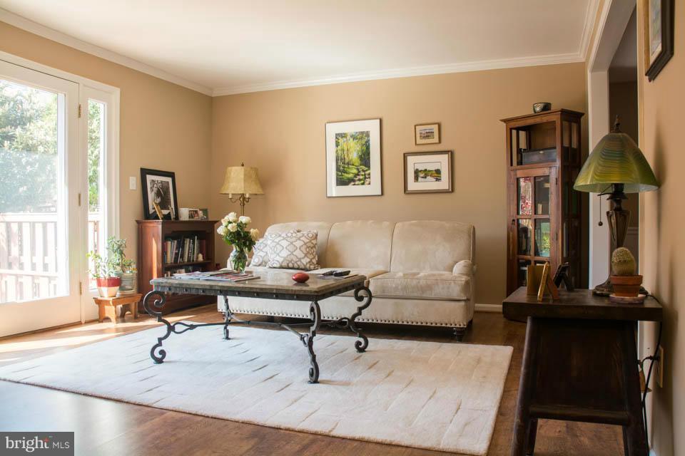 BAY HILLS - Residential