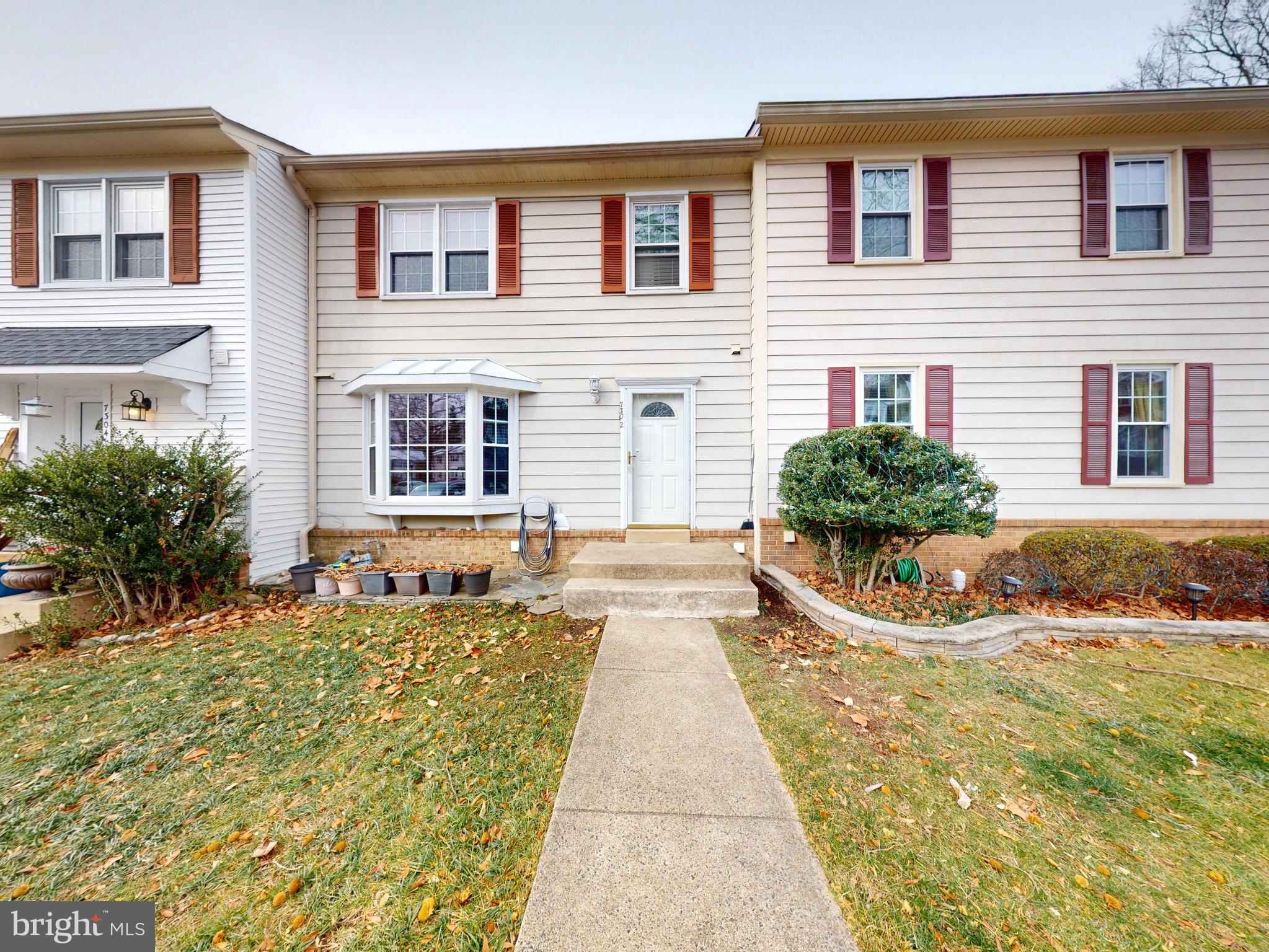 7302 ROLLING OAK LANE