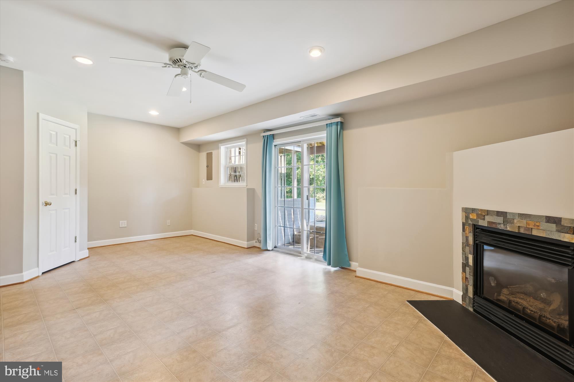 SOUTH RIDING - Residential