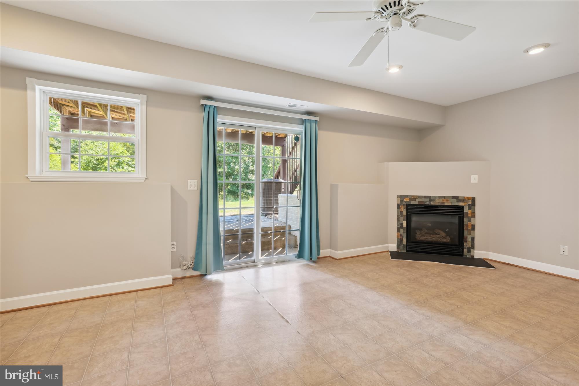 SOUTH RIDING - Residential