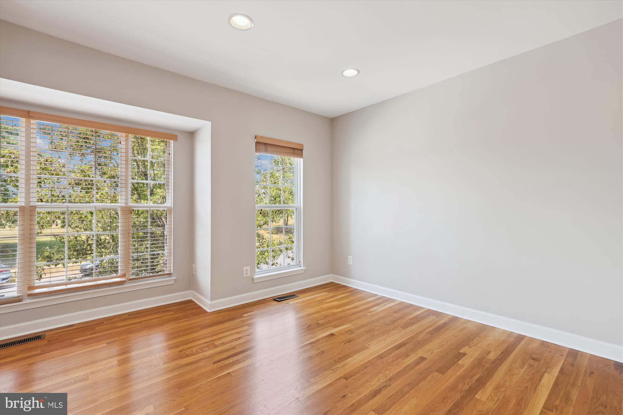 SOUTH RIDING - Residential