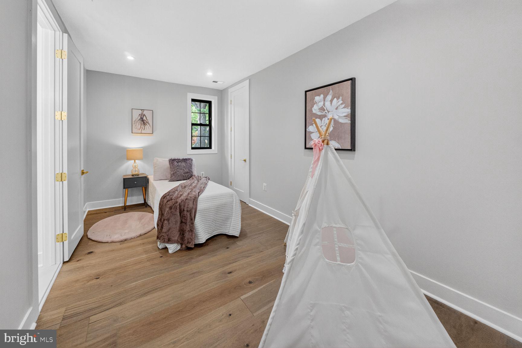 AMERICAN UNIVERSITY PARK - Residential