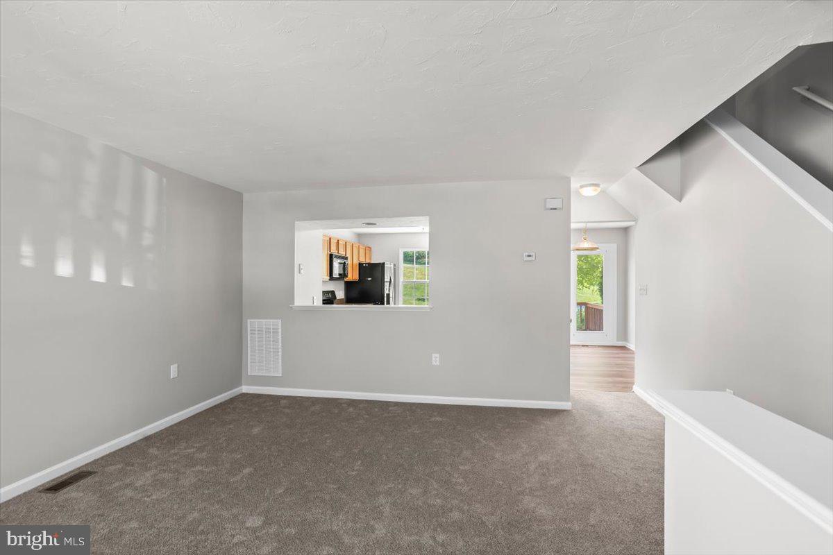 208 KNOLLWOOD ROAD
