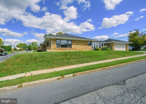 Homes For Sale - 564 W Caracas Avenue<br/> Dauphin County, HERSHEY, PA 17033