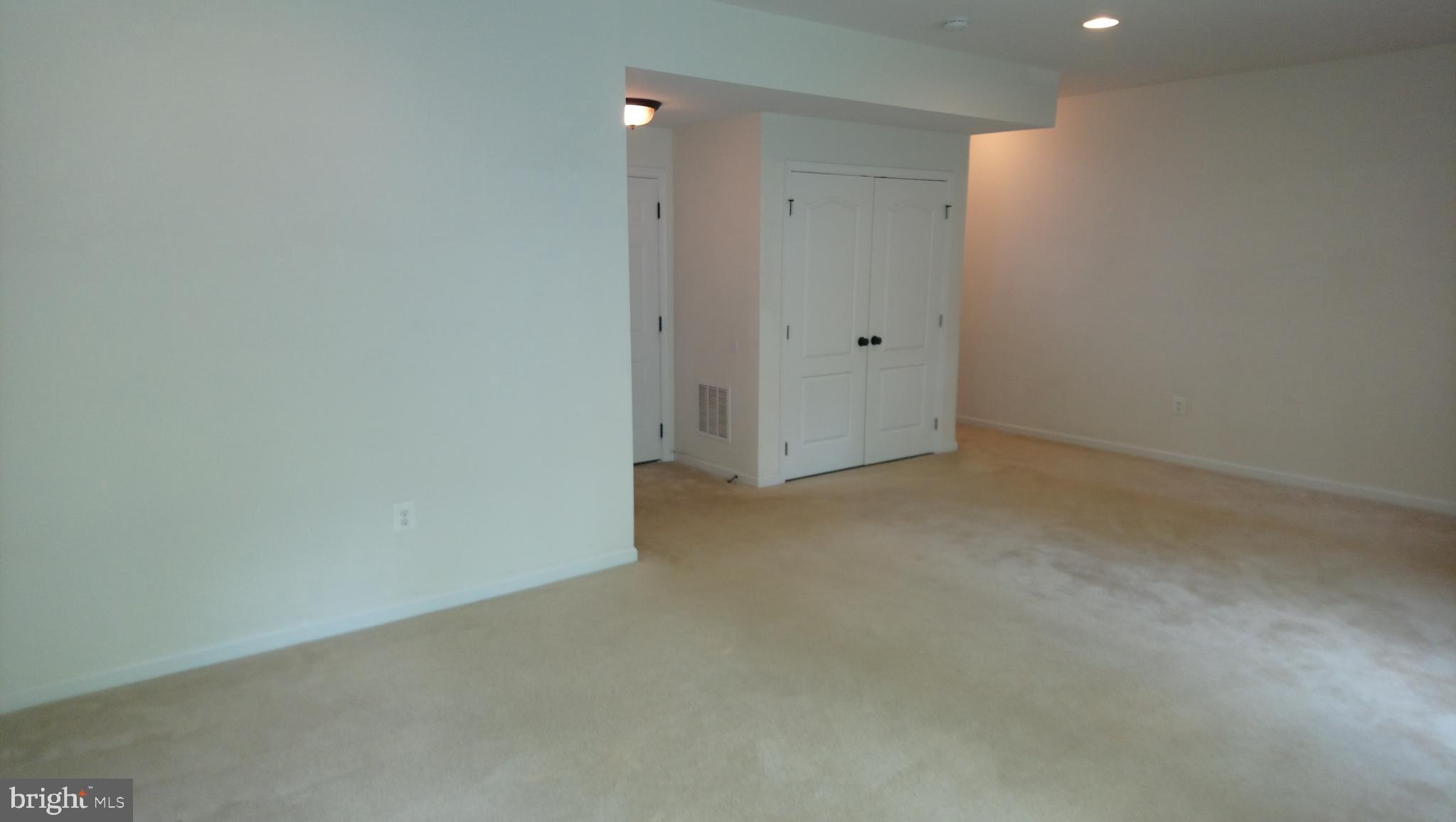 LOUDOUN VALLEY ESTATES 2 - Residential Lease