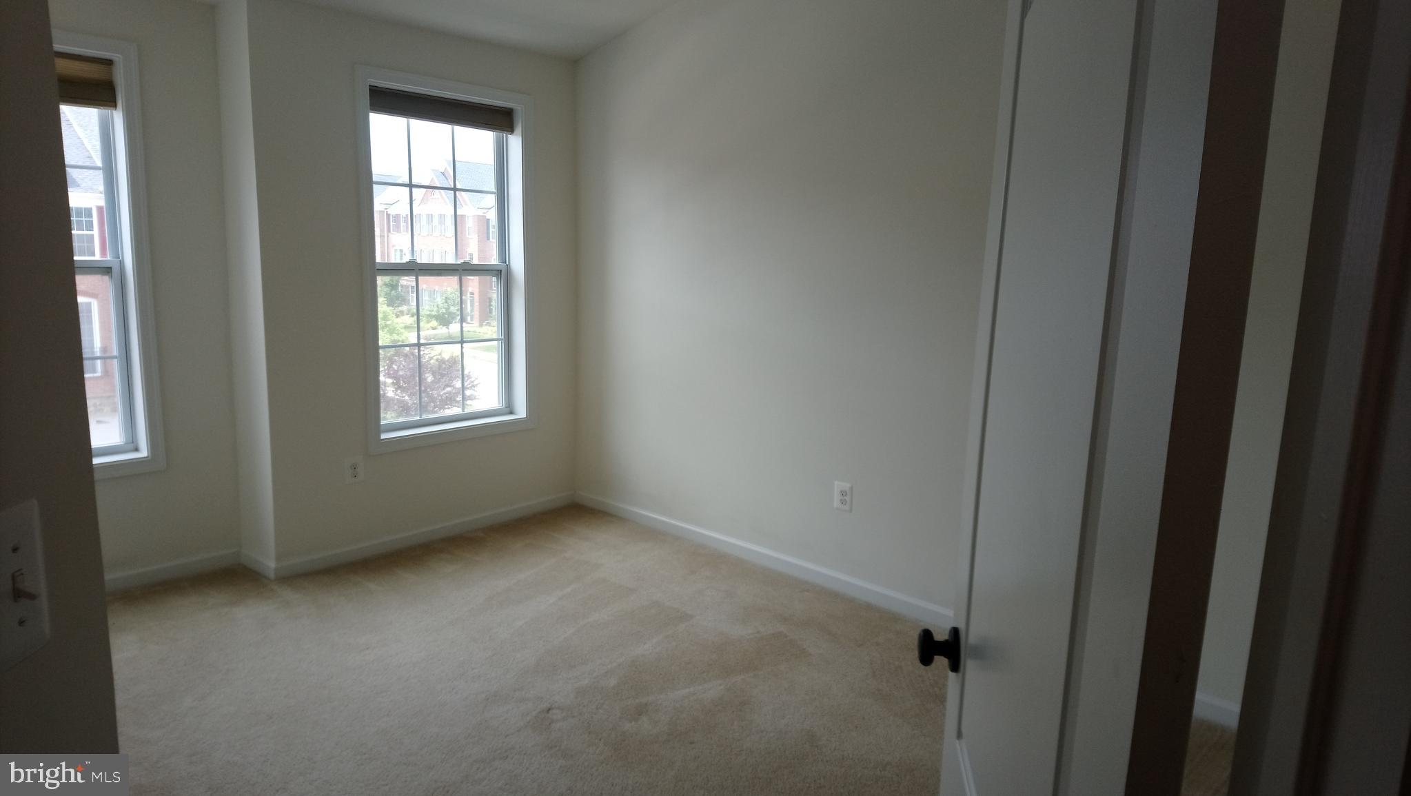 LOUDOUN VALLEY ESTATES 2 - Residential Lease