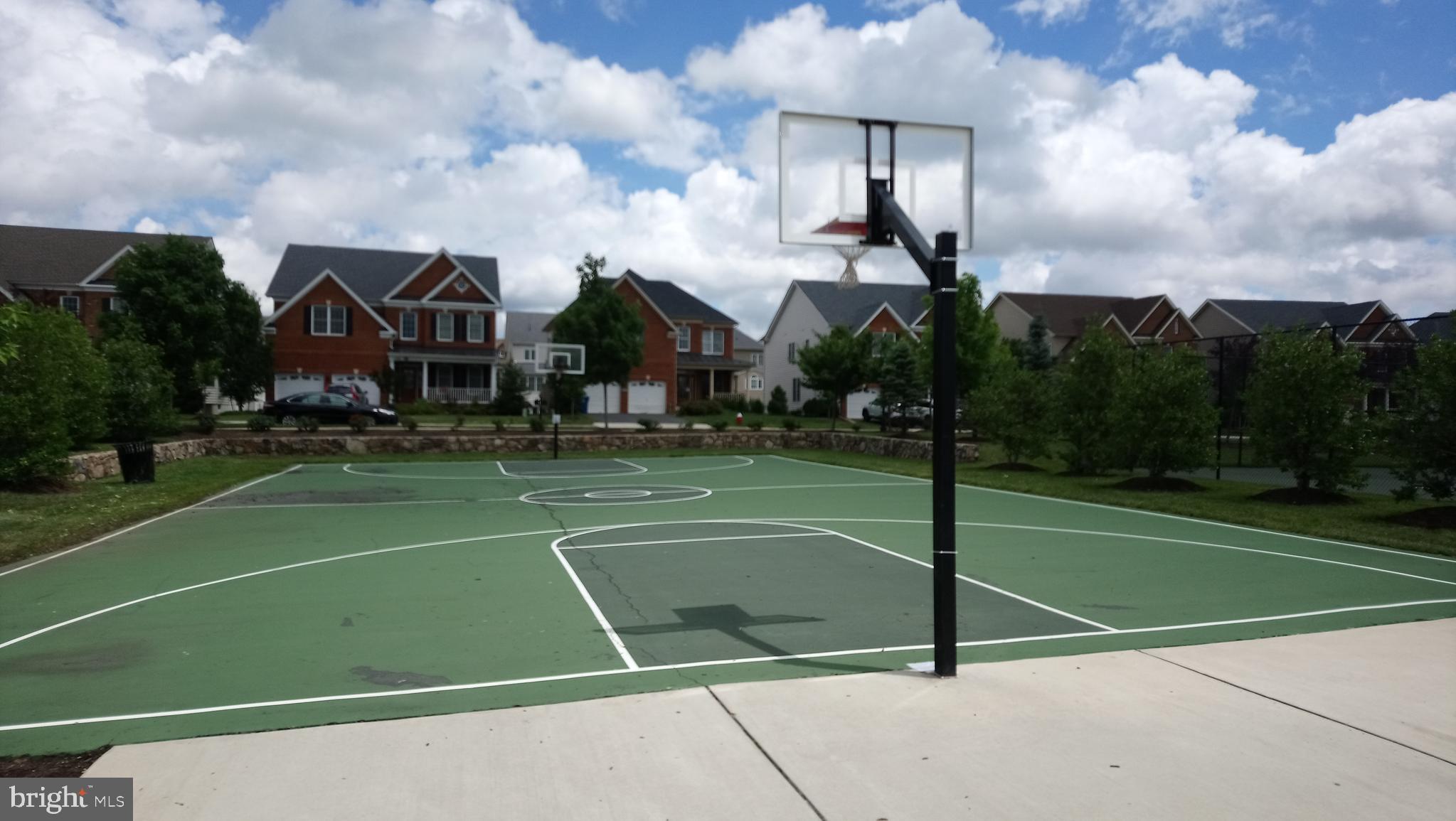 LOUDOUN VALLEY ESTATES 2 - Residential Lease