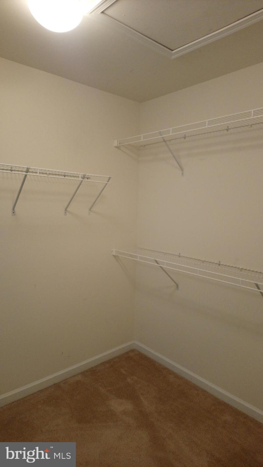 LOUDOUN VALLEY ESTATES 2 - Residential Lease