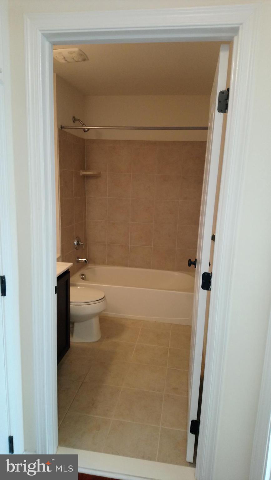 LOUDOUN VALLEY ESTATES 2 - Residential Lease