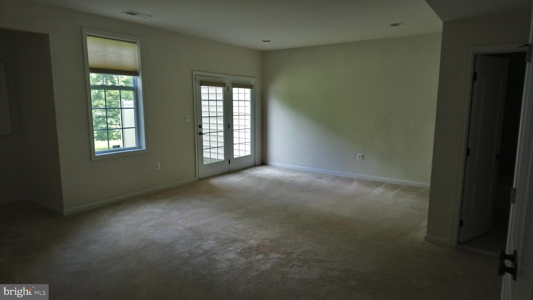 LOUDOUN VALLEY ESTATES 2 - Residential Lease