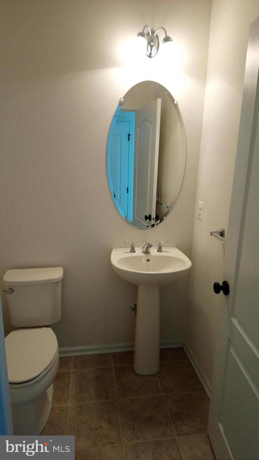 LOUDOUN VALLEY ESTATES 2 - Residential Lease