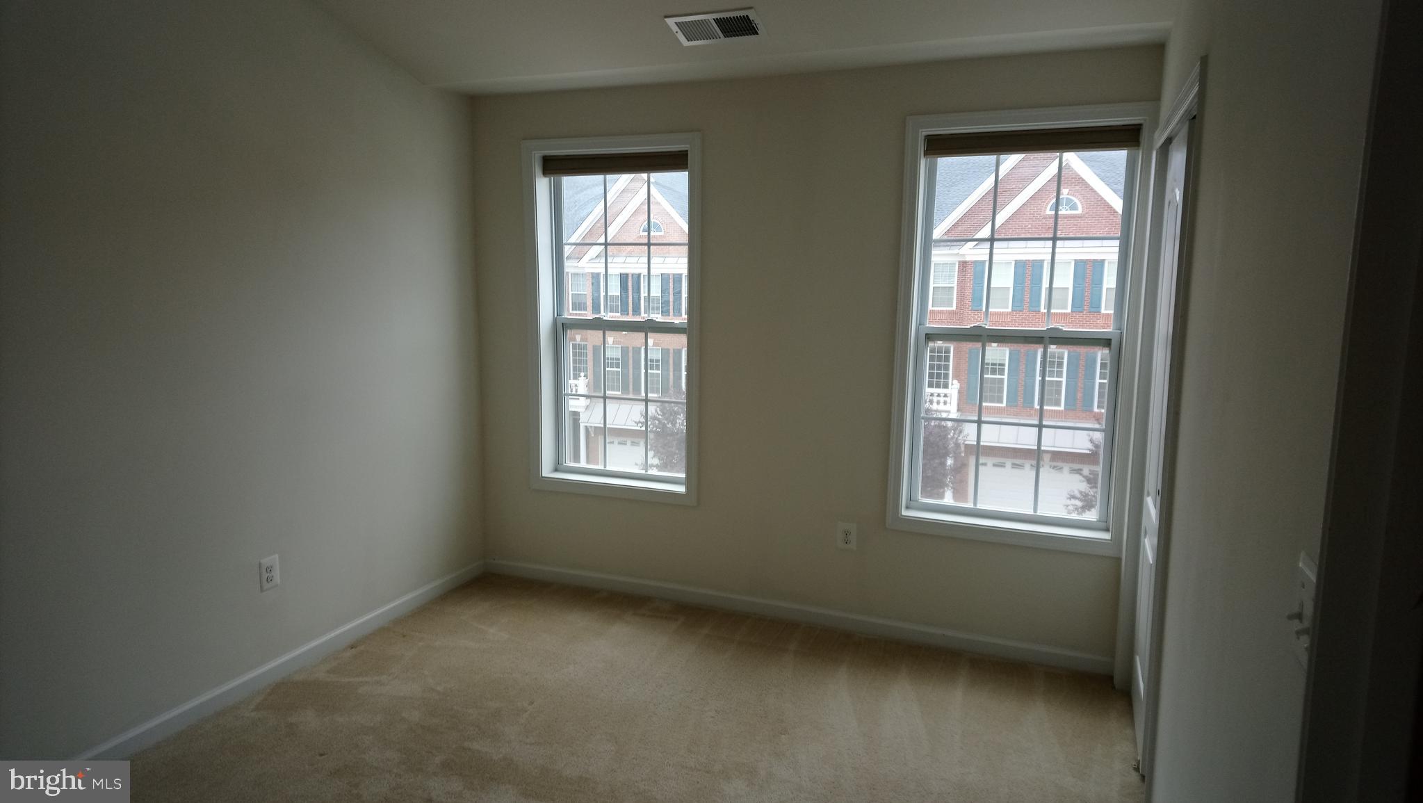 LOUDOUN VALLEY ESTATES 2 - Residential Lease