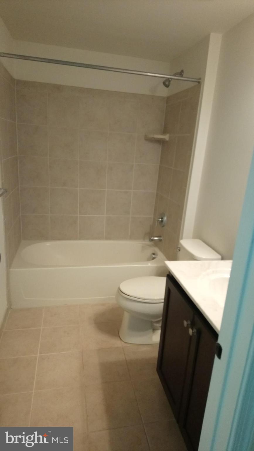 LOUDOUN VALLEY ESTATES 2 - Residential Lease