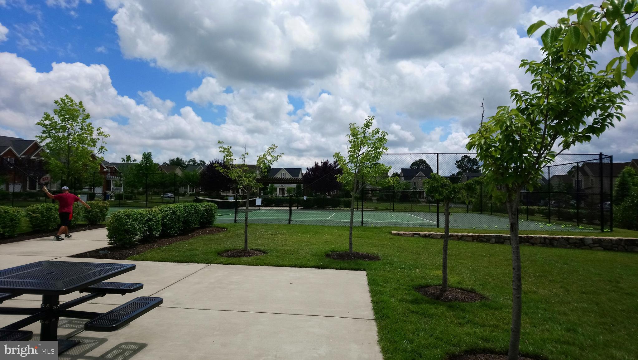 LOUDOUN VALLEY ESTATES 2 - Residential Lease