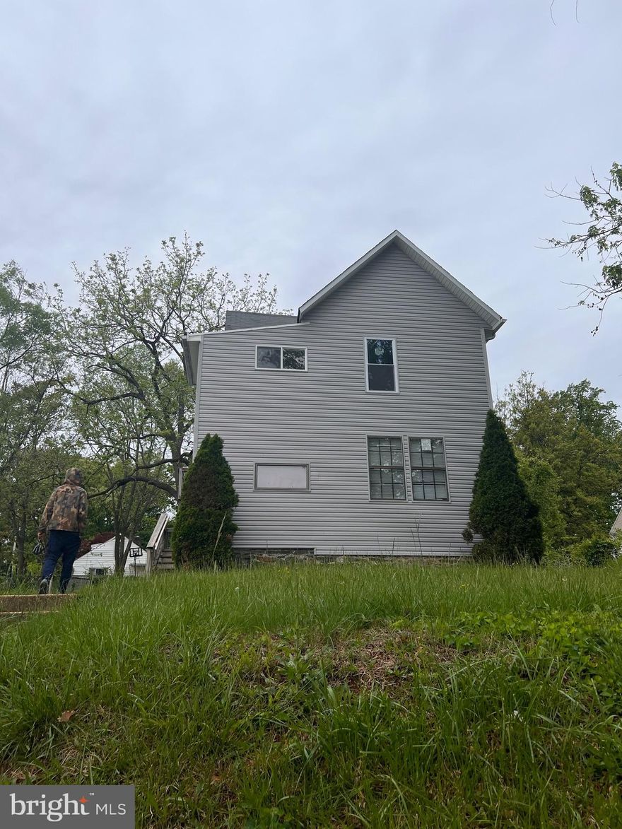 Wonderful 2nd floor 2 bedroom apartment / Each bedroom has walk in closets , Central air and gleaming hardwood floor . Cozy kitchen with full appliance package. Rear yard and front and side patio. Living room and dining room combo. All on same floor with Tons of storage . See document for application instructions.