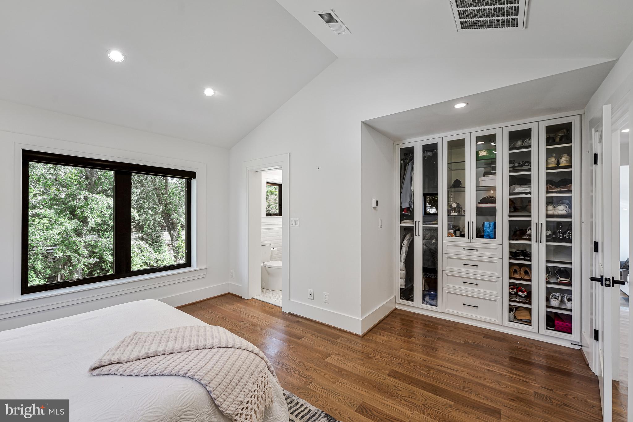 BROYHILLS MCLEAN ESTATES - Residential