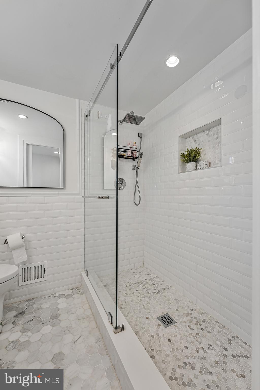 BROYHILLS MCLEAN ESTATES - Residential