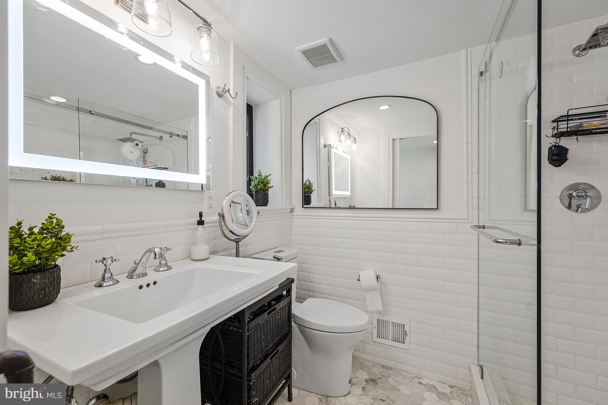 BROYHILLS MCLEAN ESTATES - Residential