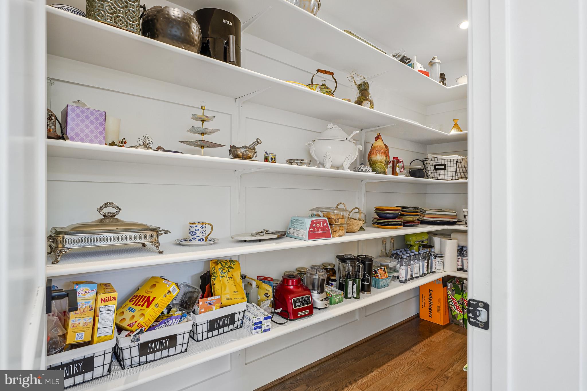 BROYHILLS MCLEAN ESTATES - Residential