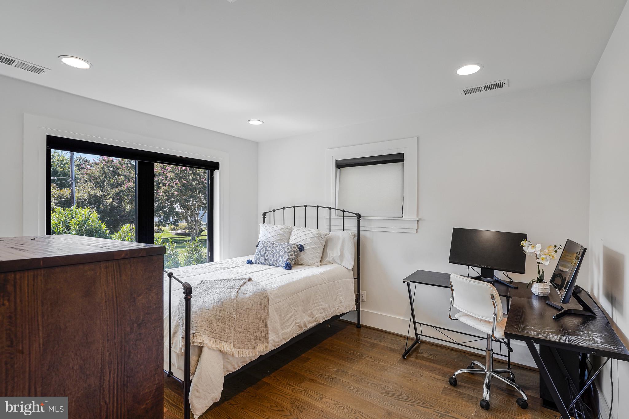 BROYHILLS MCLEAN ESTATES - Residential