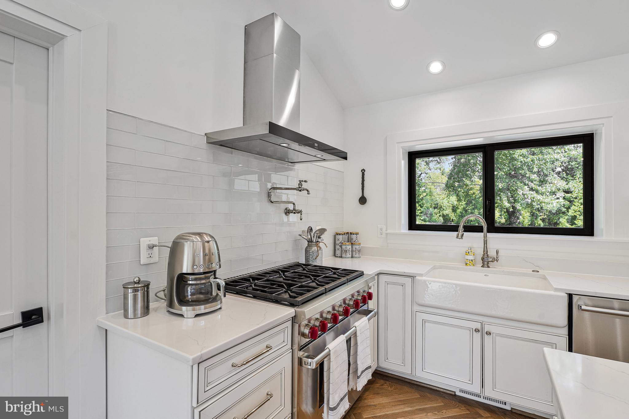 BROYHILLS MCLEAN ESTATES - Residential