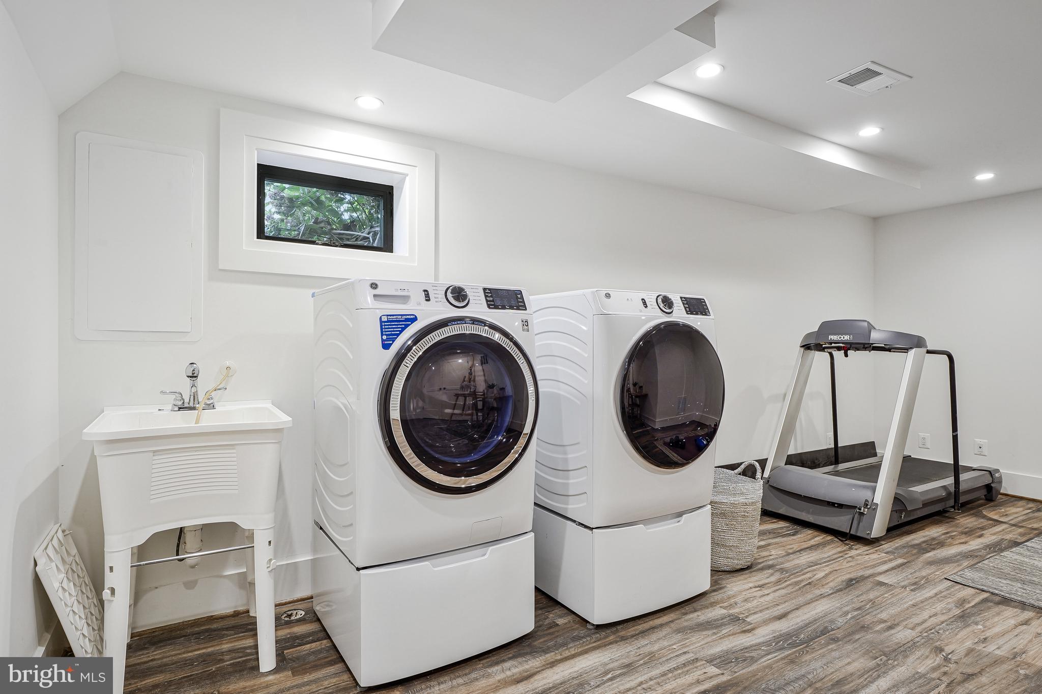 BROYHILLS MCLEAN ESTATES - Residential