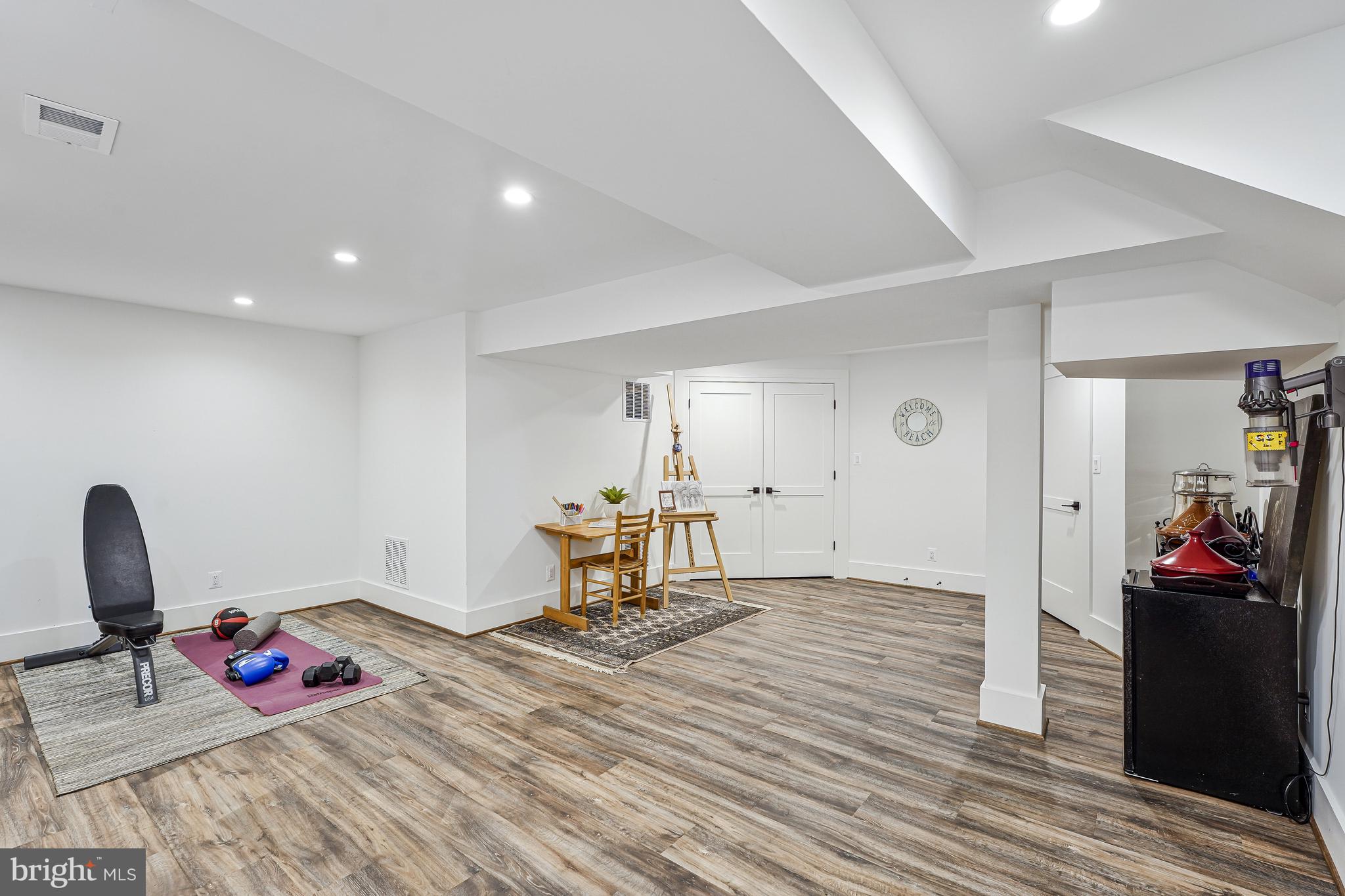 BROYHILLS MCLEAN ESTATES - Residential