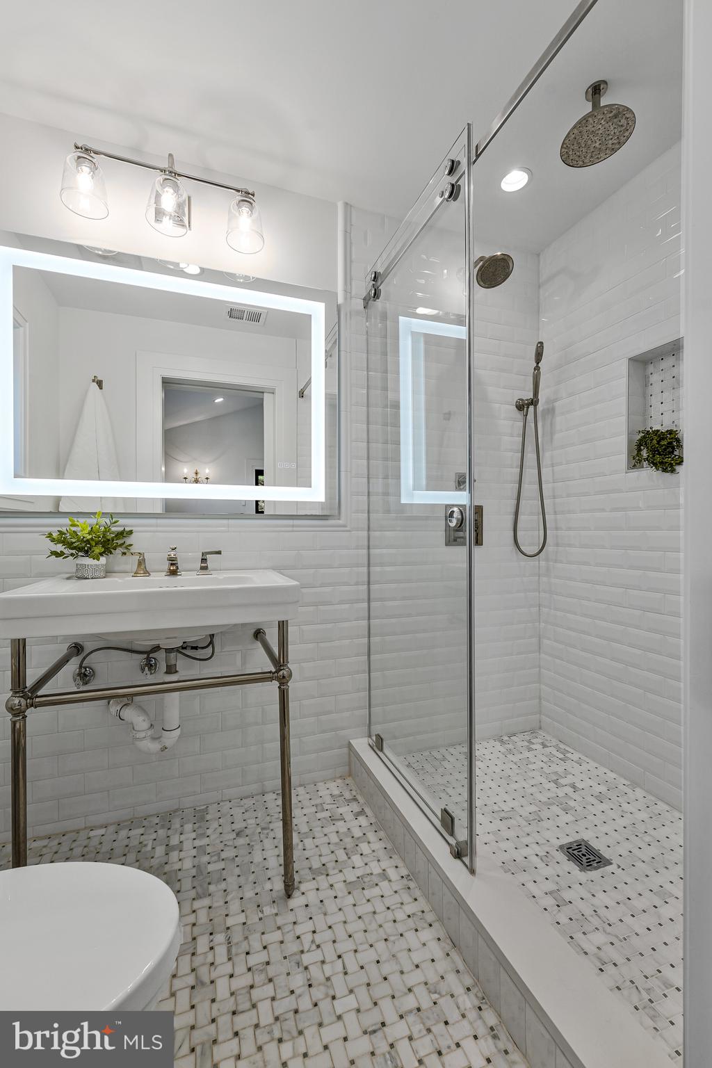 BROYHILLS MCLEAN ESTATES - Residential