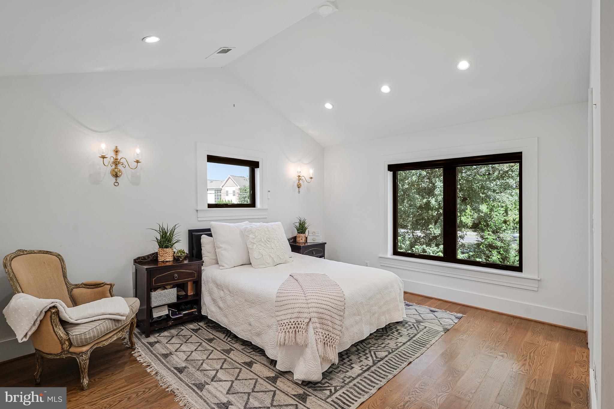 BROYHILLS MCLEAN ESTATES - Residential