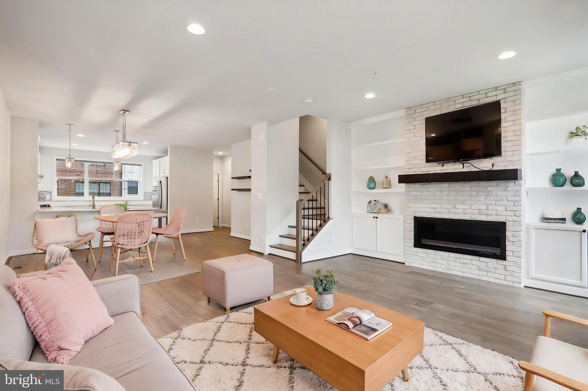 625 LEIGH WAY