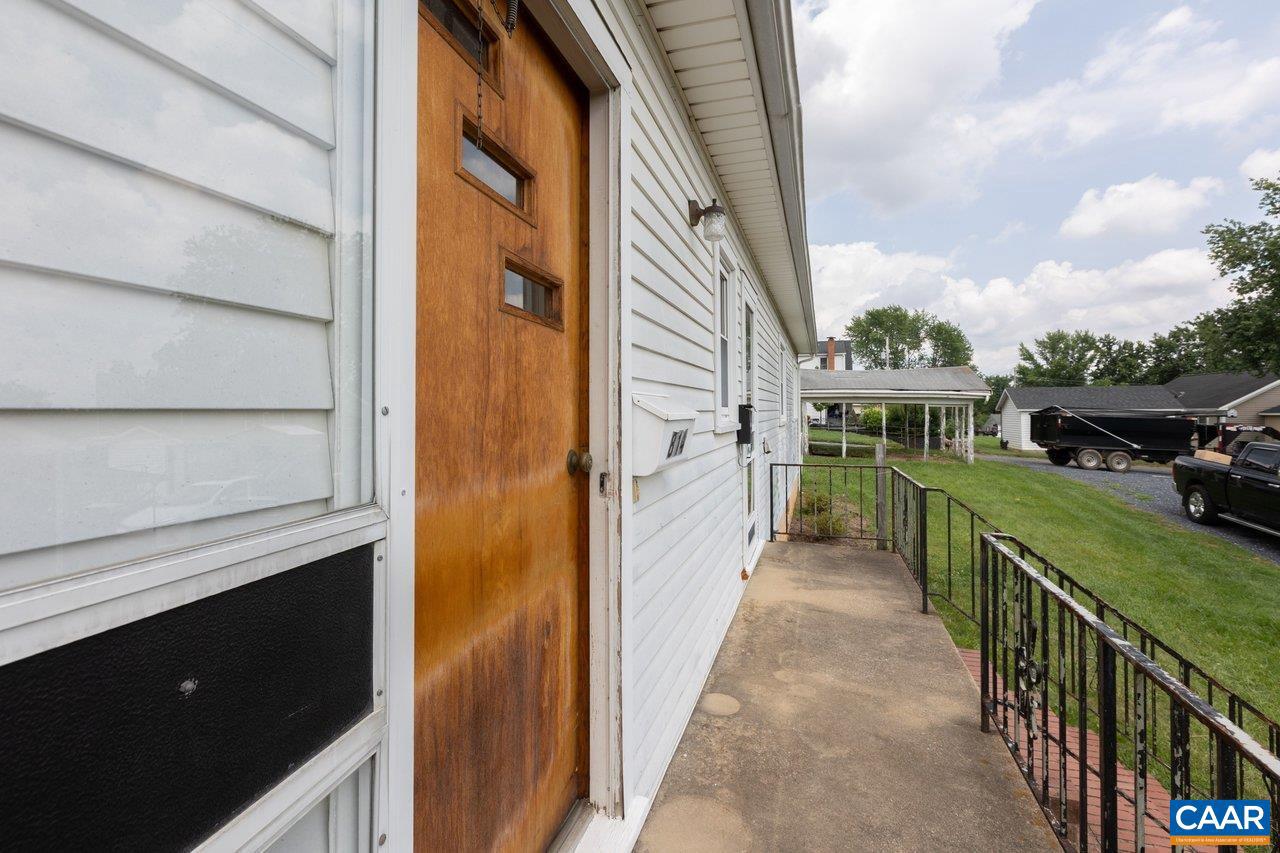 814 VIRGINIA AVE